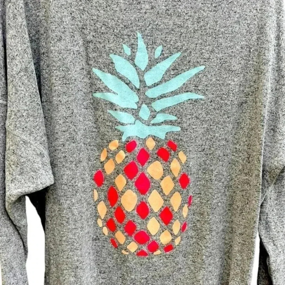 Grey pineapple long sleeve‎ Size M Pineapple, Lightweight, Soft, Vacation A53 - Picture 3 of 5